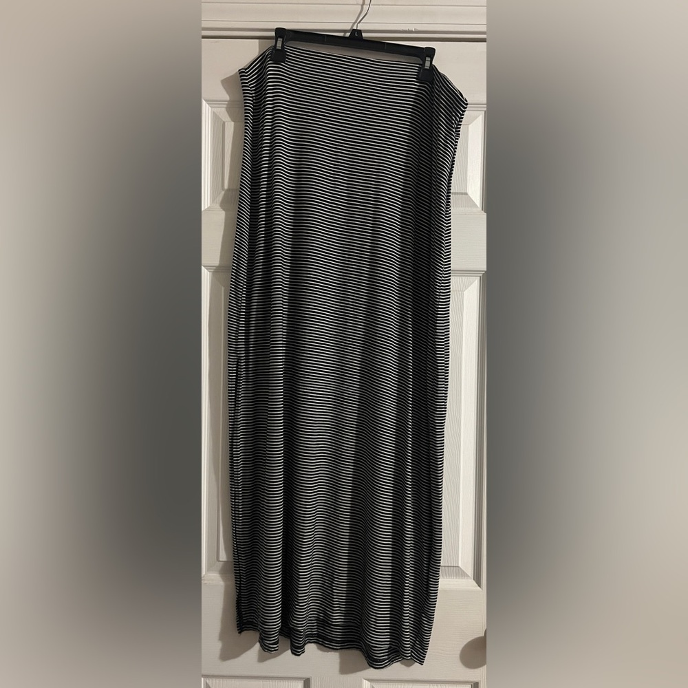 Old Navy Monochrome Striped Maxi Skirt